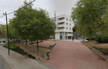 Nova zona de jocs infantils plaça Miquel Martí i Pol